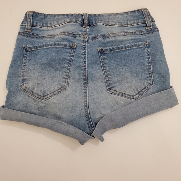 No boundaries High Rise Shorts Size 3 - Picture 2 of 3